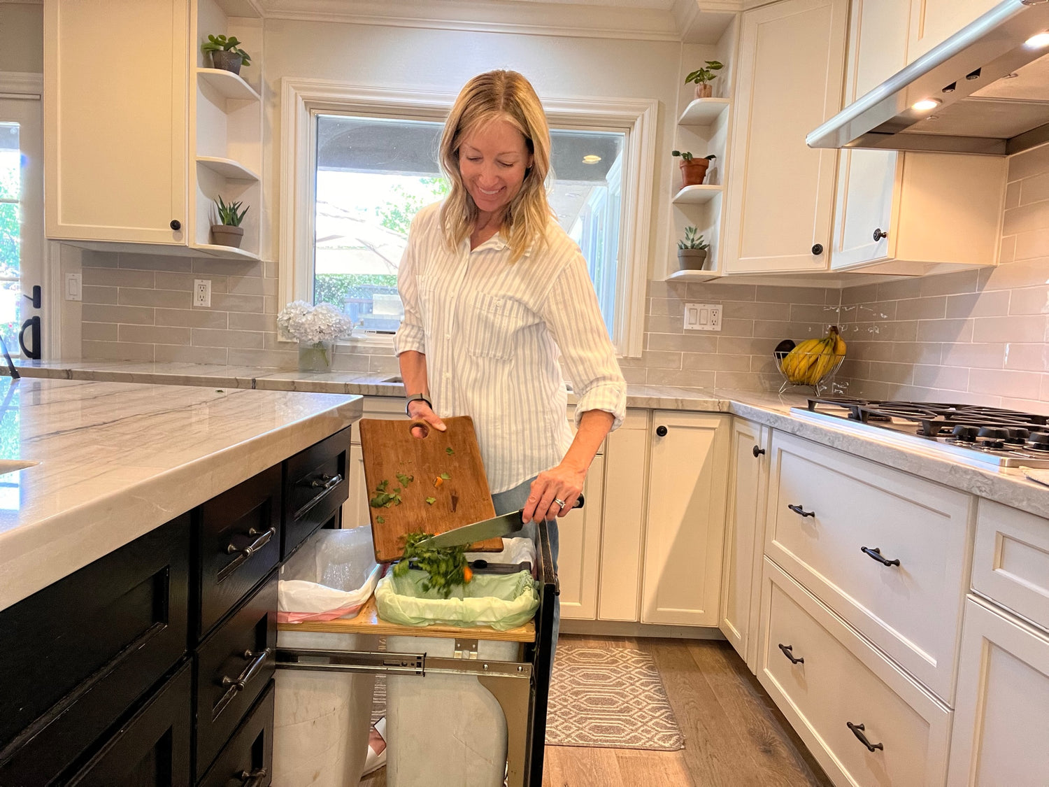 Eco-Sorter - compost bin alternative. Divides garbage can to separate compost and landfill trash