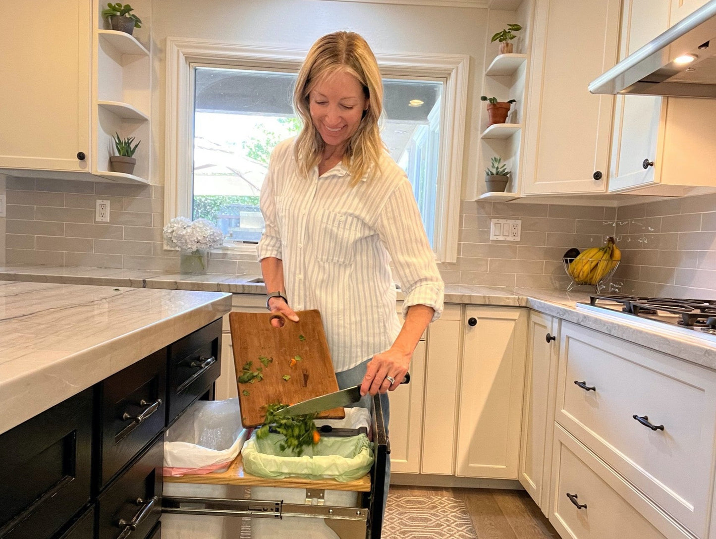 Eco-Sorter - compost bin alternative. Divides garbage can to separate compost and landfill trash
